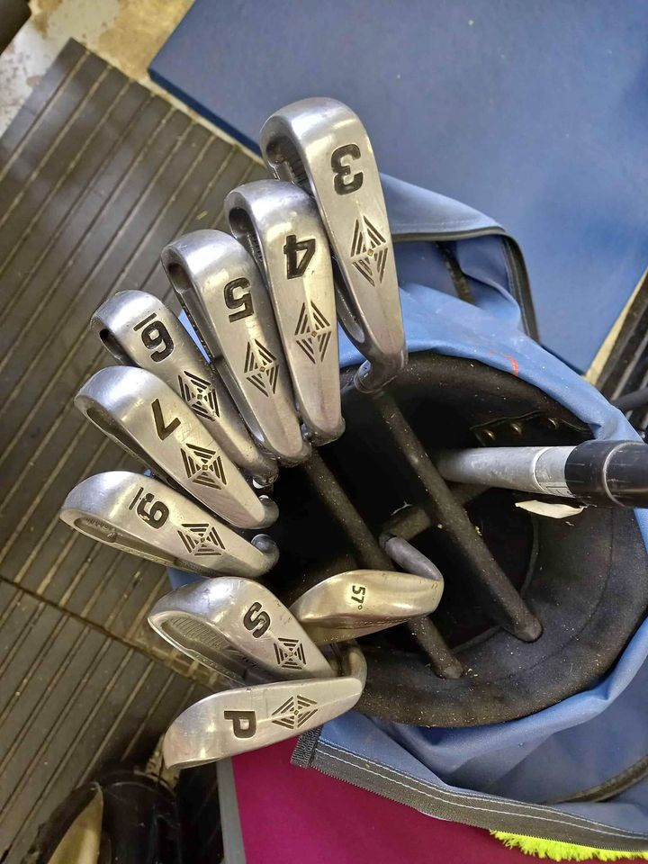 McGregor & Top Flight sets of golf clubs and bags