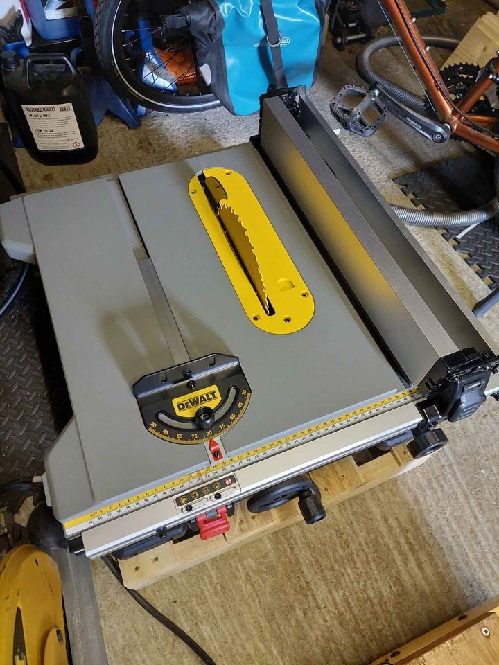 Dewalt DWE7485 GB Site Table Saw 240v